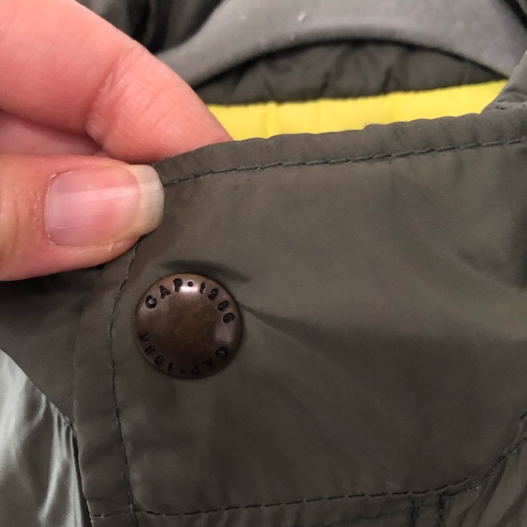 Baby Gap cargo style padded jacket khaki colour size 3 - Picture 4 of 7